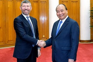 政府總理阮春福接見意大利經濟發展部副部長伊萬‧斯卡法羅多(Ivan Scalfarotto)。