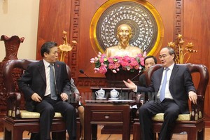 市委書記阮善仁(右)接見中國駐本市總領事陳德海。（圖源：市黨部新聞網）