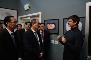 Just公司代表介紹食品領域高科技發展模式。（圖源：越通社）