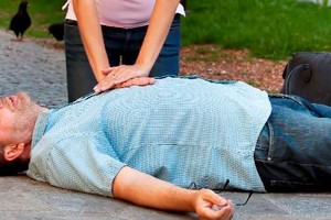 心臟性猝死救命法。圖為心臟按壓搶救。（示意圖源：互聯網）