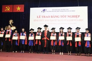 市開放大學日前舉行的畢業典禮一瞥。