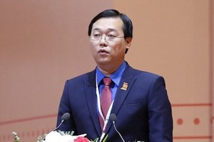 黎國鋒同志再次當選第一書記。