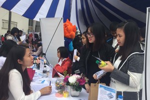 聘用單位向大學生提供工作信息。