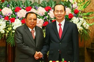 國家主席陳大光(右)會見老撾總書記本揚‧沃拉吉。（圖源：山松）