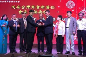 新舊會長交接儀式。