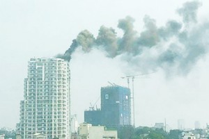 Golden Westlake公寓第22層樓的某住房單位突然發生火警。