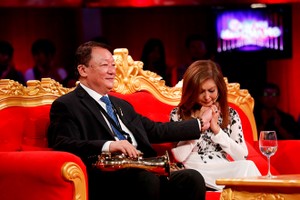 畫眉歌手在《光環背後》節目上公開自己的不美滿婚姻經歷。