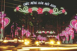 街道燈火輝煌使人心振奮不已。