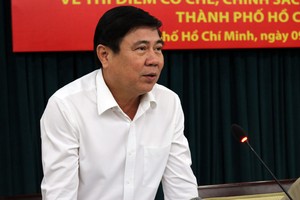 市人委會主席阮成鋒同媒體談及第一郡人委會副主席段玉海遞交辭呈事宜。