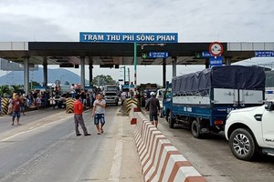 藩河 BOT 收費站前司機抗議重演，導致交通堵塞。