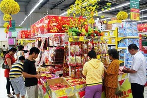 消費者在超市選購年貨。（示意圖源：互聯網）