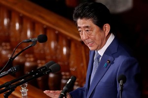 日本首相安倍晉三22日下午在眾議院全體會議發表。（圖源：互聯網）