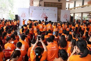 圖為南非駐本市領事館配合市青年文化宮展開的“大掃除迎春”慈善活動一瞥。（圖源：Tr.T）