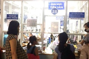 孕婦們到慈裕產育醫院做產檢。