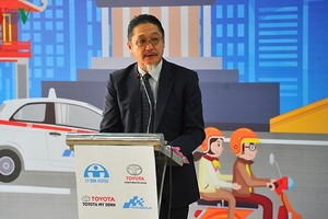 越南豐田汽車公司總經理Toru Kinoshita在宣傳講台上發言。