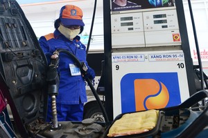 汽油每公升下降 400 元。（示意圖源：互聯網）