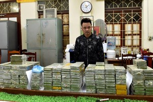 嫌犯陳進成與物證。（圖源：玉寶）