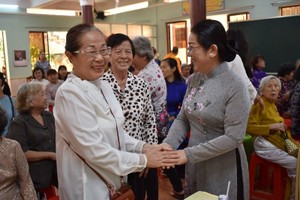 市委副書記武氏蓉親切問候各位婦運處幹部。