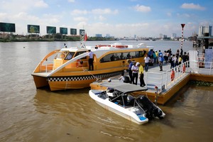 本市開設水上巴士線以促進旅遊發展和減少陸路交通壓力。