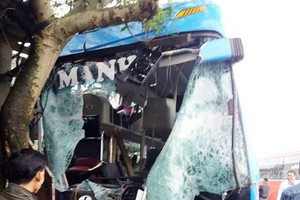 不幸被集裝箱車碰撞而導致一名隨車員身亡的嚴重交通事故現場。（圖源：陳香）