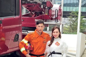 陳鍵鋒與楊思琦合作拍港台劇集《火速救兵IV》。（圖源：互聯網）