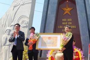 富安省綏和市舉行1968年戊申年之春總進攻和起義地點獲公認為國家歷史遺跡的儀式。（圖源：紅映）