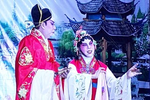 周冠雄和李麗霞劇照。