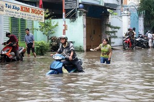 本市許多街道每逢下雨都出現水淹。