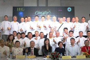 各組辦單位與名廚在發佈會上合影。