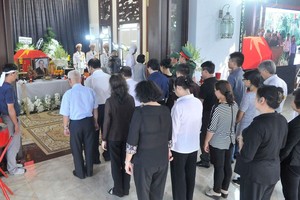 古芝縣民眾弔唁原政府總理潘文凱。（圖源：高昇）