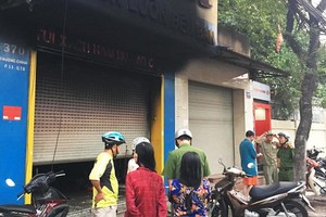 警察須橇開捲門，控制火勢和解救受困者