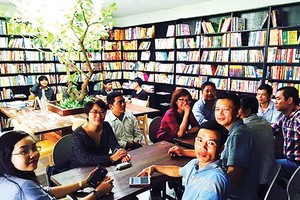 西貢圖書俱樂部各位成員一次聚會。