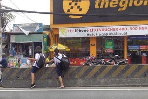 此情此景在守德郡鈴中坊第二街區1K國道上是司空見慣的。