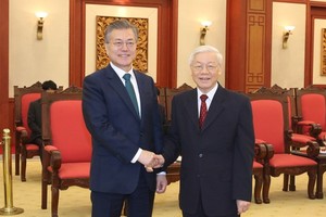 阮富仲總書記會見韓國總統文在寅。