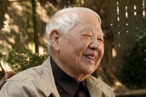 知名詩人洛夫。