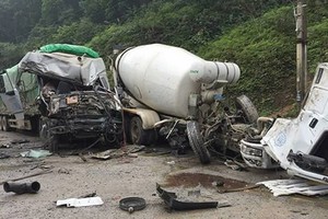 事故發生後，兩輛肇事車輛橫臥，卡住2號國道流通車道，，致使該路段出現交通堵塞情況。