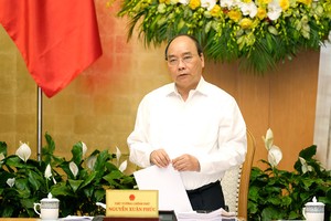 阮春福總理在政府3月份例會上發表講話。（圖源：光孝）