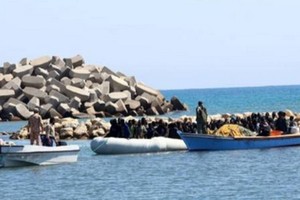 利比亞海軍當地時間6日在西部海域展開兩次救援行動，共救起202名非法移民。（圖源：互聯網）