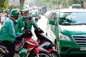 GrabCar網約車在本市接送乘客。（圖源：獨立）