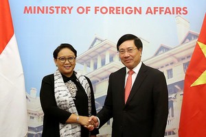 我國外交部長范平明(右)與印尼外交部長雷特諾‧馬爾蘇迪。（圖源：外交部）