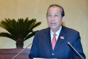 張和平副總理要求平定省人委會從速檢查，依法規定審議民眾對建設風電項目的建議，查明是否存在利用建設項目來採鈦的現象。(圖源：國會新聞網)