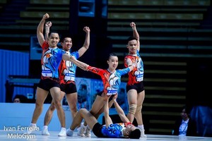 阮越英、王懷銀、陳玉翠薇、阮制清、黎黃風組合獲５人操金牌。