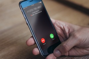 手機突然響了。（示意圖源：互聯網）