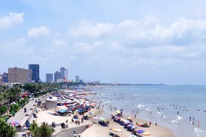 預計該省每日將迎接8至10萬人次前來參觀和度假。圖為頭頓市後灘景點一瞥。（圖源：東河）