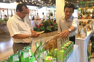 圖為某一同塔企業在座談會上所推介的產品。（圖源：黎英）