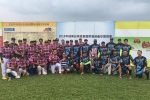 本市台灣商會會長鄭文忠（前排左六）與新加坡死神隊和胡志明市龍捲風隊合照。