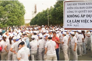 越南Nidec Sankyo 有限責任公司約1000名工人聚集在公司門前罷工。（圖源：勞動者報）