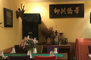 以華人傳統文化為主題的第一郡某泰餐廳。