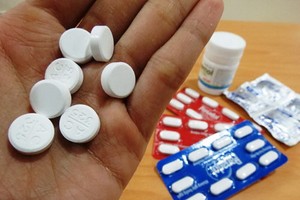 不可服用過量退燒藥。（示意圖源：互聯網）