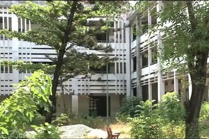 第六郡陳文矯小學學校投資經費近200億元，但多年來被荒置。